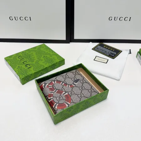 グッチ 折り財布