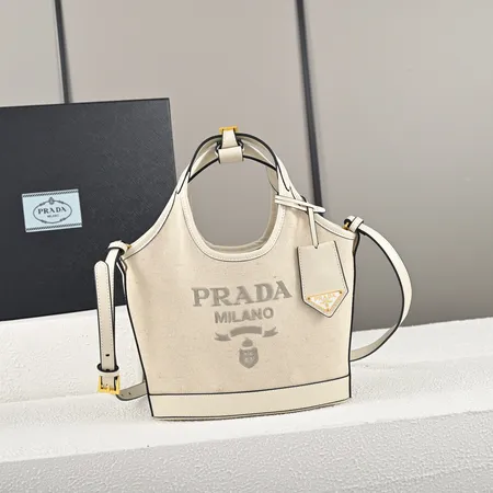 プラダ キーケース