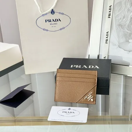 プラダ 長財布