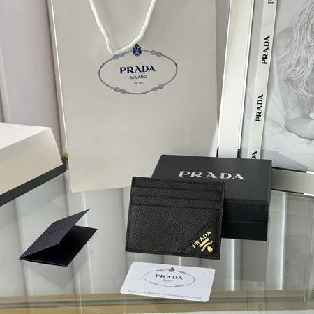 プラダ 長財布