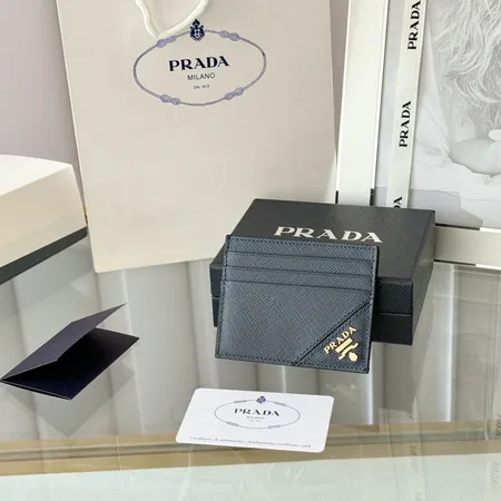 プラダ 長財布