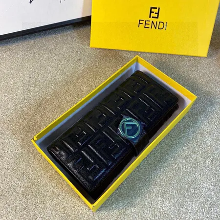 フェンディ 長財布