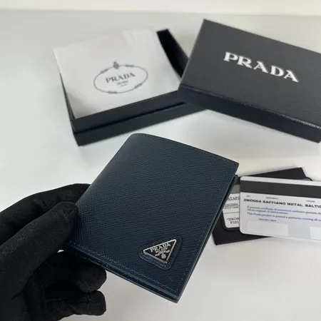 プラダ 折り財布