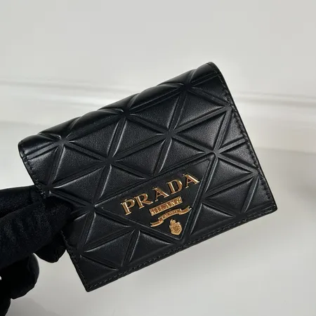プラダ 折り財布