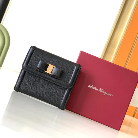 フェラガモ 折り財布