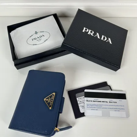 プラダ 折り財布