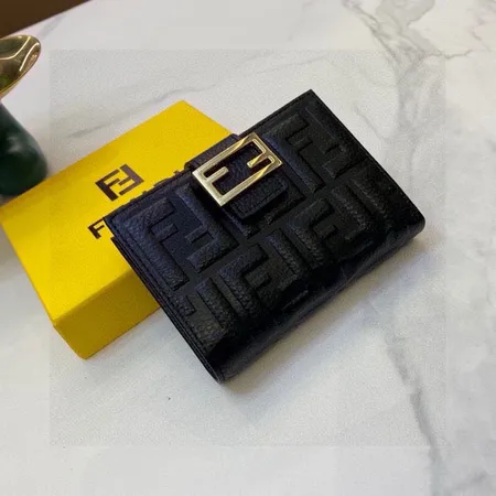 フェンディ 長財布