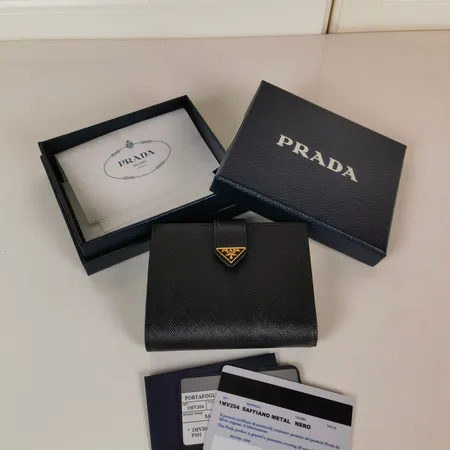 プラダ 折り財布