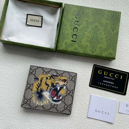 グッチ 折り財布