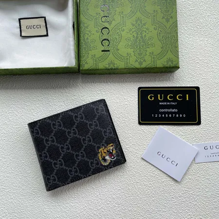 グッチ 折り財布
