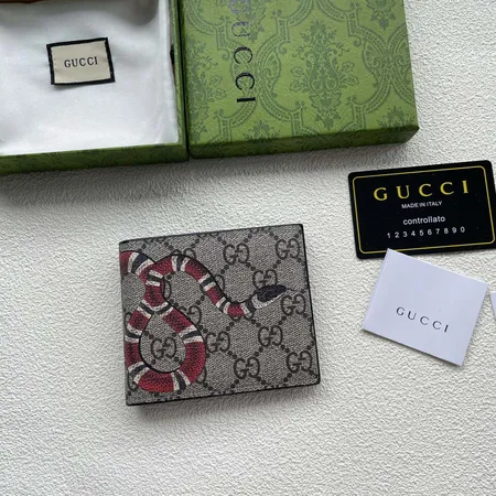 グッチ 折り財布