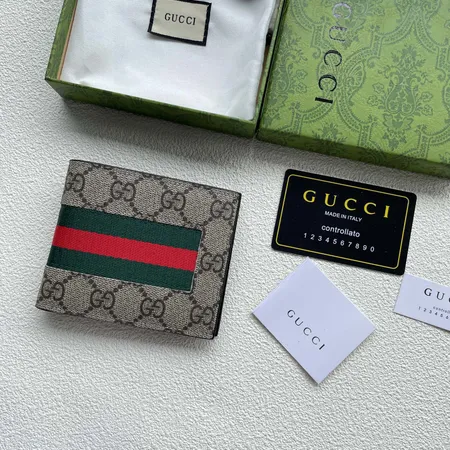 グッチ 折り財布