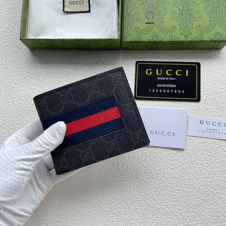 グッチ 折り財布