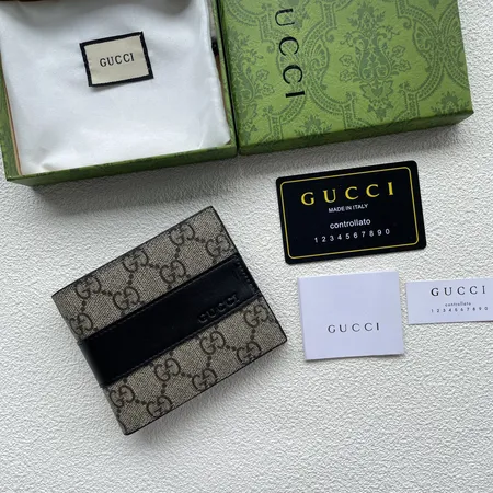グッチ 折り財布