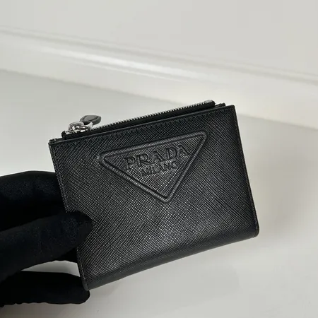 プラダ 折り財布