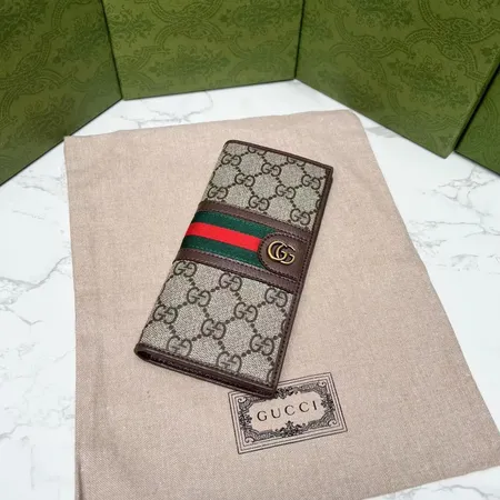 グッチ 折り財布