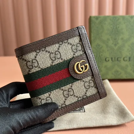 グッチ 折り財布