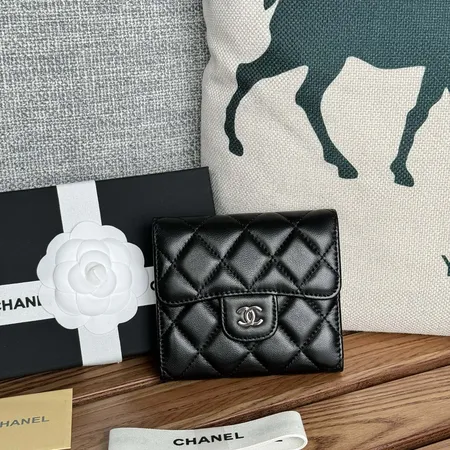 シャネル 折り財布