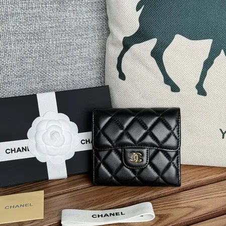 シャネル 折り財布