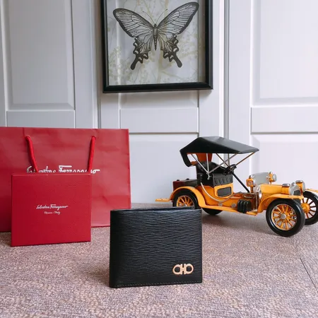 フェラガモ 折り財布