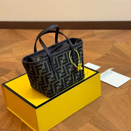 フェンディ キーケース