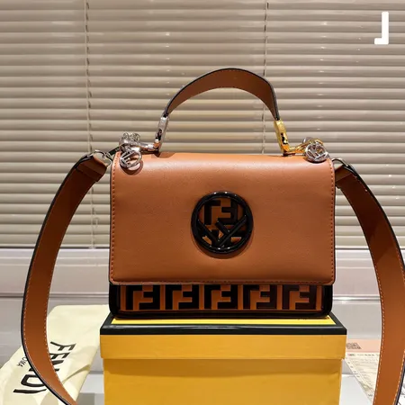 フェンディ キーケース