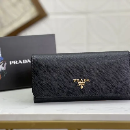 プラダ 長財布