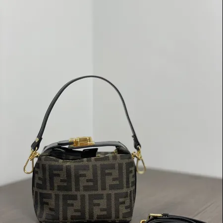 フェンディ キーケース