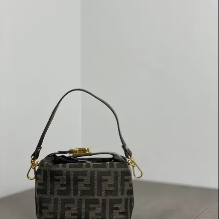 フェンディ キーケース