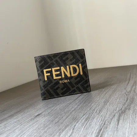 フェンディ 折り財布