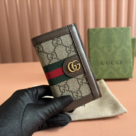 グッチ 折り財布