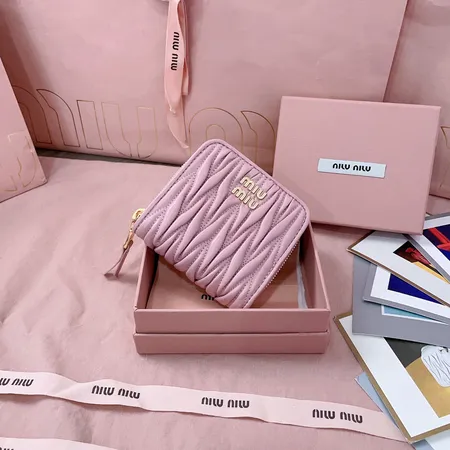 ミュウミュウ 折り財布