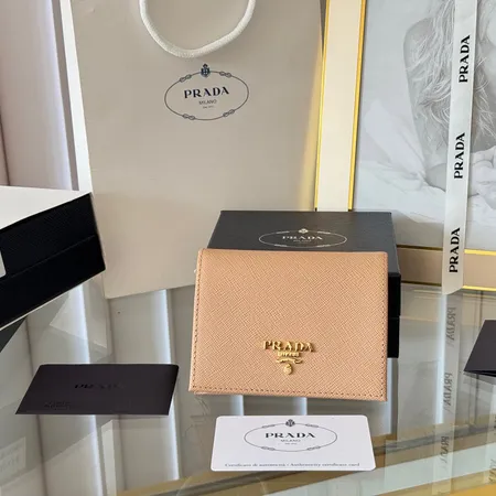 プラダ 折り財布