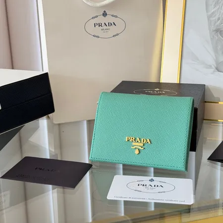 プラダ 折り財布
