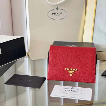 プラダ 折り財布