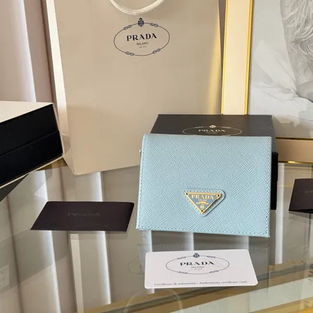 プラダ 折り財布