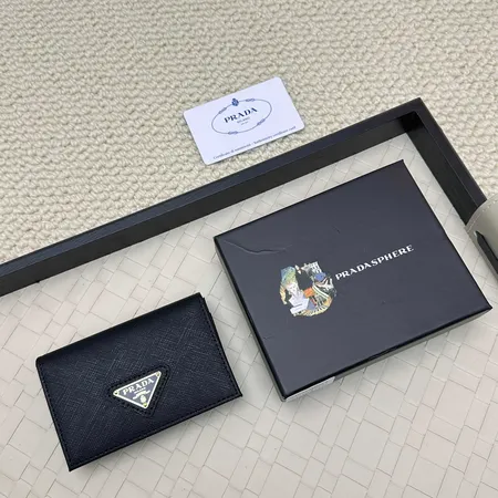 プラダ 長財布