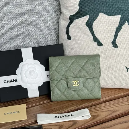 シャネル 折り財布