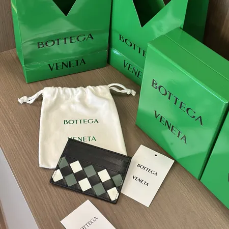 ボッテガ ヴェネタ 名刺入れ