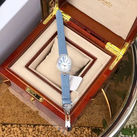 ロジェ・デュブイ 腕時計