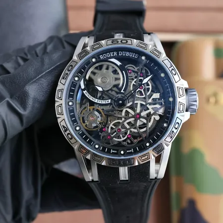 ロジェ・デュブイ 腕時計