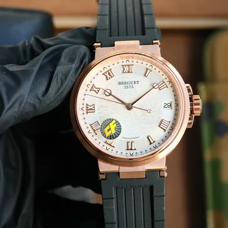 ロジェ・デュブイ 腕時計