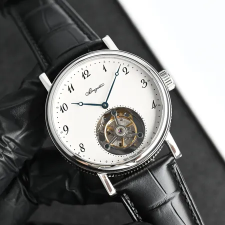 ロジェ・デュブイ 腕時計