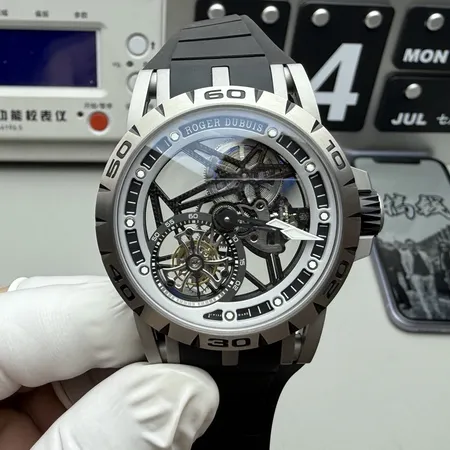 ロジェ・デュブイ 腕時計