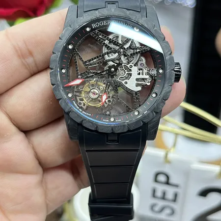 ロジェ・デュブイ 腕時計