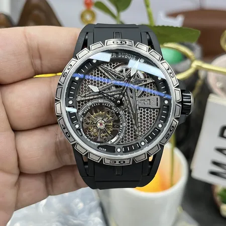 ロジェ・デュブイ 腕時計