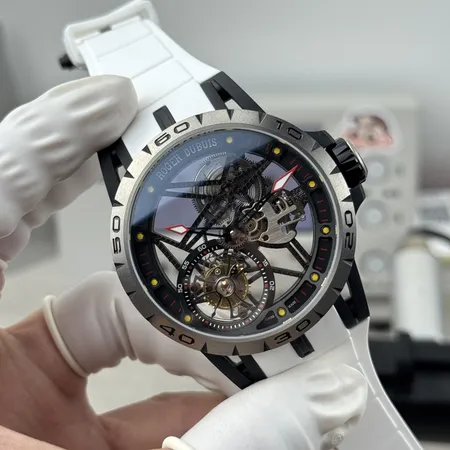 ロジェ・デュブイ 腕時計