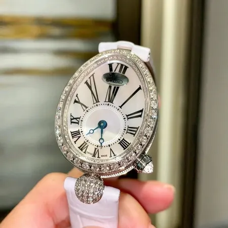 ロジェ・デュブイ 腕時計