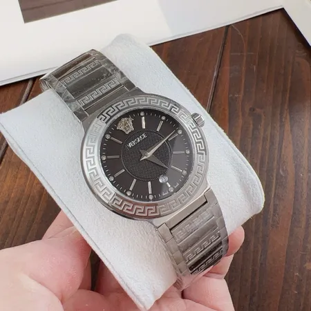 ヴェルサーチ 腕時計