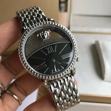 ヴェルサーチ 腕時計